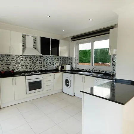 ヴィラ Valley 6, 4 Bedroom, Private Arge Pool, Near Aquapark